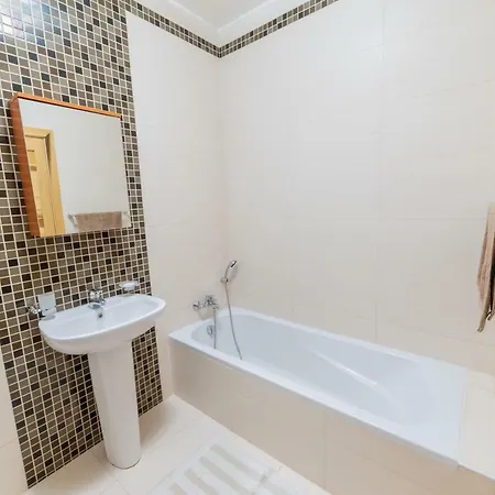 2br Apt - Sea 2 Min Away!